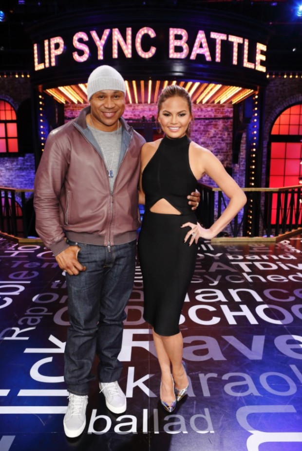 LL Cool J e a modelo Chrissy Teigen apresentam o programa. (Foto: Speke TV)