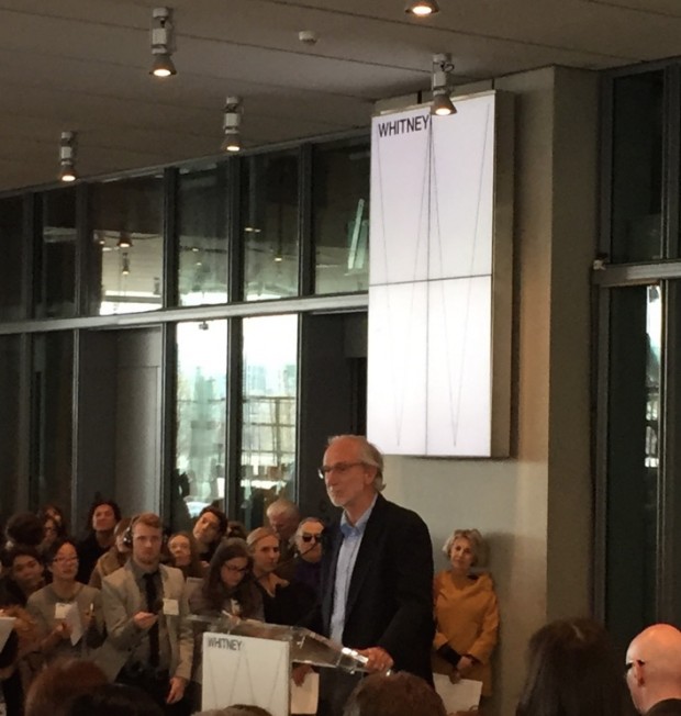 O arquiteto italiano Renzo Piano participa da coletiva para a imprensa no lobby do Whitney. "Do lado leste, o museu dialoga com a cidade de Nova York, do lado oeste, com o resto do mundo", ele disse. (Foto: Marcelo Bernardes)