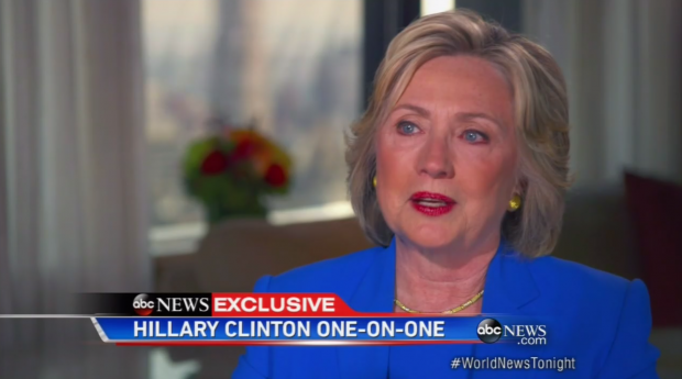 Hillary Clinton fica com os olhos marejados ao falar sobre a mãe em entrevista excluiva hoje á noite a rede ABC. (Foto: Reprodução)