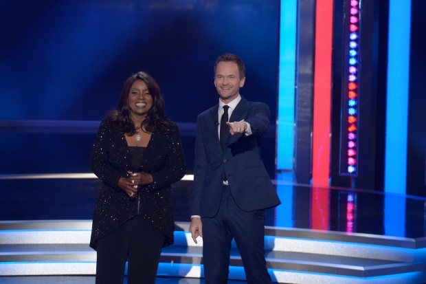 Gloria Gaynor depois de cantar "I Will Survive" para uma prova de karaokê. (Foto: Virginia Sherwood/NBC)