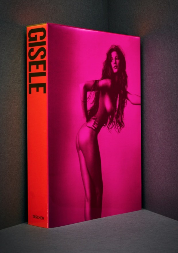 "Gisele", da editora alemã Taschen, chega as lojas em novembro, com mais de 300 imagens da modelo. (Foto: Divulgação)