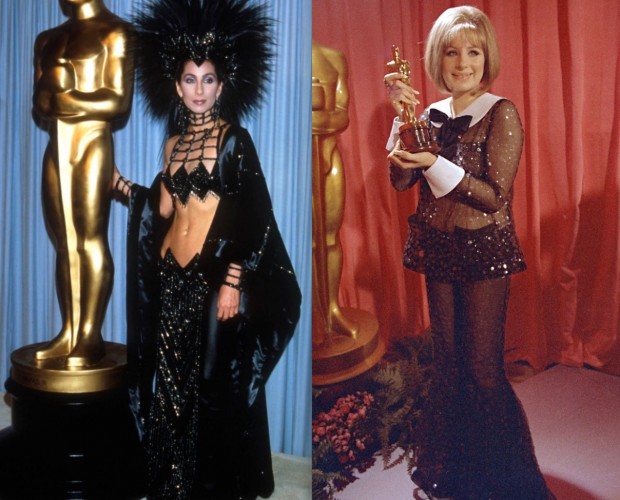 O designer brasileiro Francisco Costa diz que as roupas mais influentes da história do Oscar foram usadas por Cher, em 1986, e Barbra Streisand, em 1969. (Foto: Reprodução)