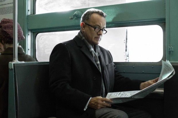 Tom Hanks em cena filmada dentro de um trem de 1955. (Foto: Divulgação)