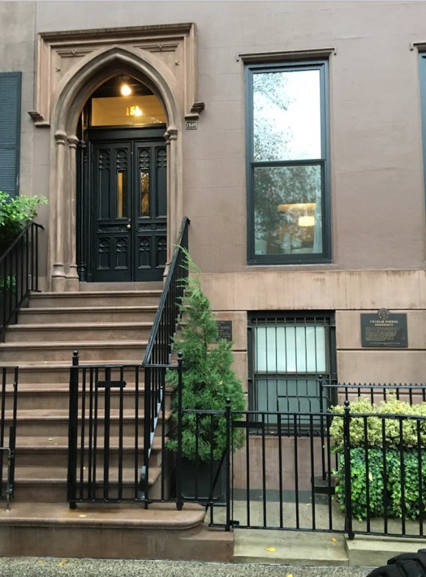 Frente da casa de quatro andares de Charlie Parker, no bairro  do East Village. (Foto: Marcelo Bernardes)