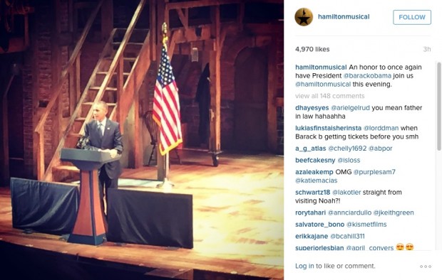 Barack Obama no palco do Richard Rodgers hoje à noite, discursando para convidados especiais, antes da apresentação de "Hamilton"