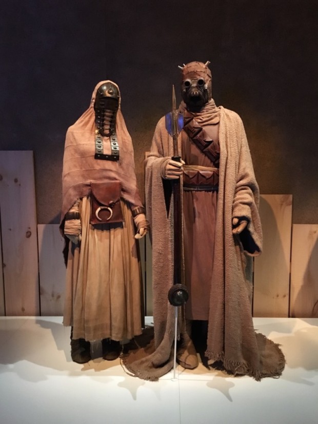 Burkas inspiraram a vestimenta desse casal de guerreiros Tursken, ou Povo da Areia, tribo do Tatooine, o planeta natal de Anakin e Luke Skywalker. (Foto: Marcelo Bernardes)