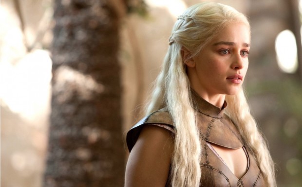 Drakarys! Emilia Clarke é a segunda mais procurada do ano. 