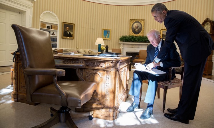 Oct. 11, 2015 “The President was playing golf at Torrey Pines Golf Course in San Diego, Calif. As he was finishing his round, he began to shake hands with guests waiting for a wedding ceremony about to begin. The bride and groom were waiting inside but when they looked out the window and saw the President, they decided to make their way outside. I made a grab shot as the bride, Stephanie Tobe, and her soon-to-be husband, Brian Tobe, came running to greet the President. I made sure to send a copy to the happy couple and both wrote back to me that they were extremely grateful to have the President ‘crash’ their wedding.” (Official White House Photo by Pete Souza)