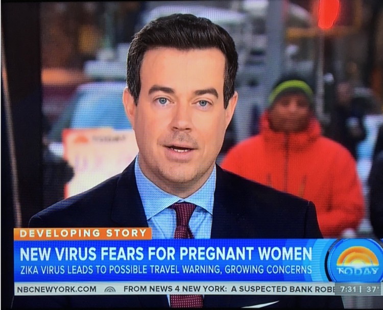 O apresentador Carson Daly, do "Today", introduziu a reportagem sobre o zika. (Foto: Reprodução)