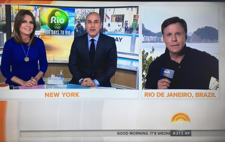 De Nova York, os âncoras Savannah Guthrie e Matt Lauer, do "Today Show", falam com Bob Costas, chefe da cobertura olímpica da rede NBC, direto do Rio, (Foto: Reprodução)