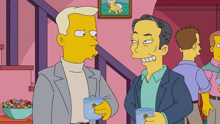 O ator George Takei conversa com um convidado na festa gay organizada por Marge Simpson. (Foto: FOX)