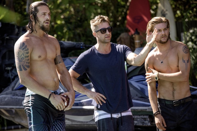 Três dos filhos criminosos de Barkin, interpretados pelos atores Ben Robson, Scott Speedman e Jake Weary. (Foto: Eddy Chen / TNT)