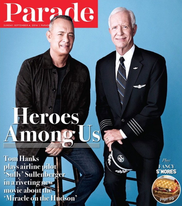 Tom Hanks e o piloto Sullenberger na capa da revista Parade. (Foto: Reprodução)