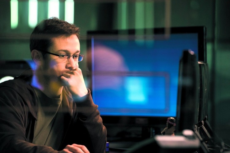 O ator Joseph Gordon-Levitt em cena de "Snowden", de Oliver Stone. (Foto: Divulgação)