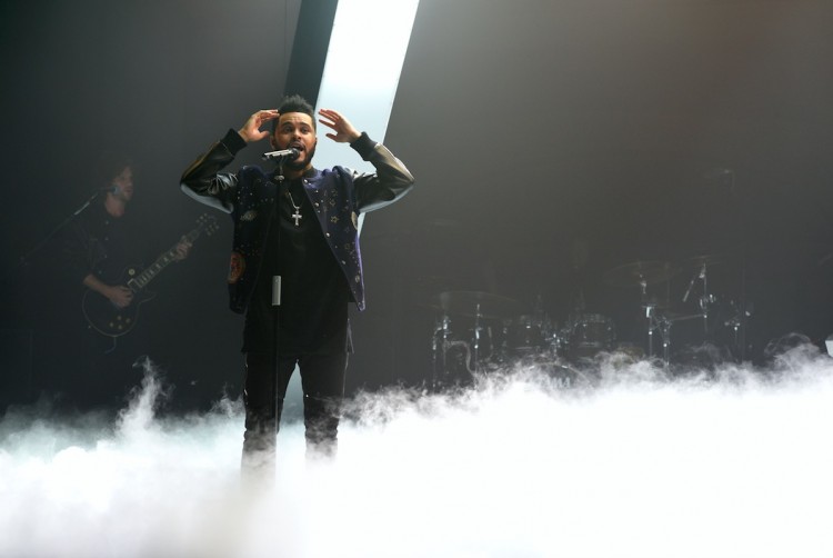 The Weeknd foi atração musical do programa. (Foto: Will Heath/NBC)