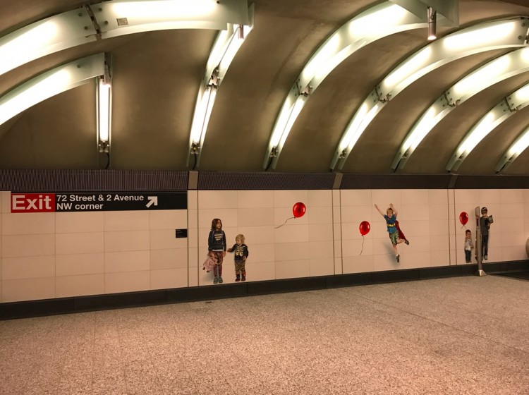 Os três sets de crianças do lobby da estação. (Foto: Marcelo Bernardes)